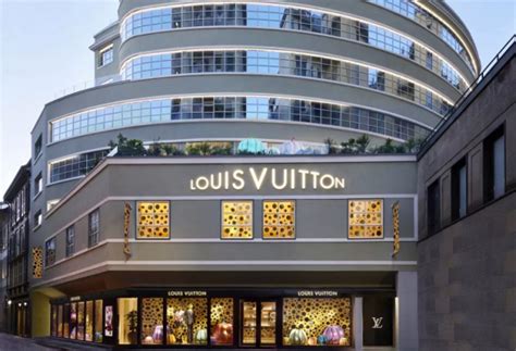 Louis Vuitton a Milano: un ex garage pieno di moda, storia e arte